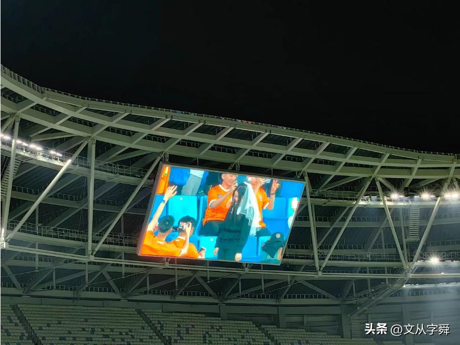 青岛足球甜蜜的520：西海岸拿下六分战，红狮绝杀对手，海牛憾平