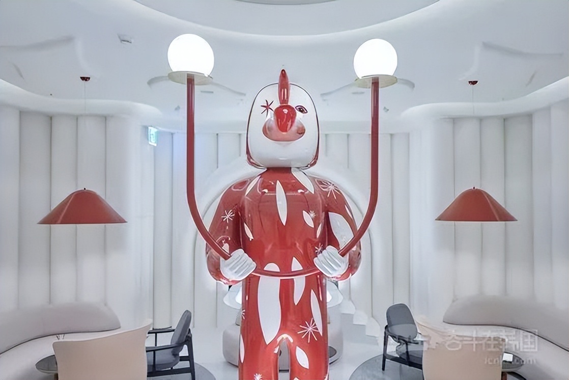 二三十岁群体纷纷大手笔花钱，韩百货商店上演抢人大战