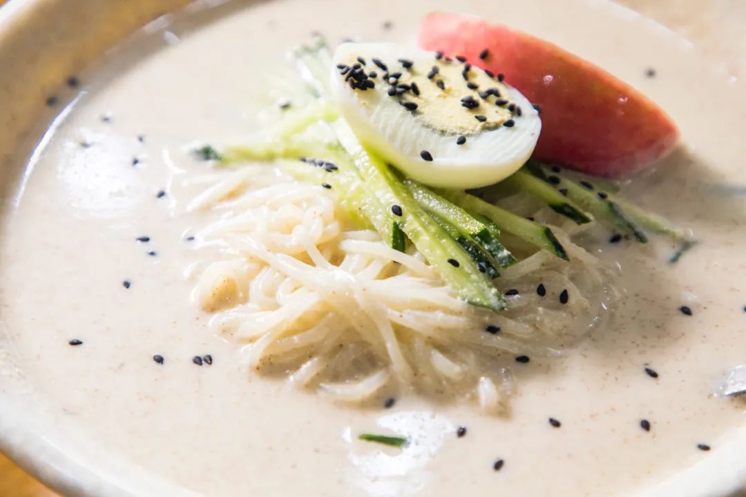 国内夏季避暑胜地哪里好吃,夏季凉快又有美食的地方