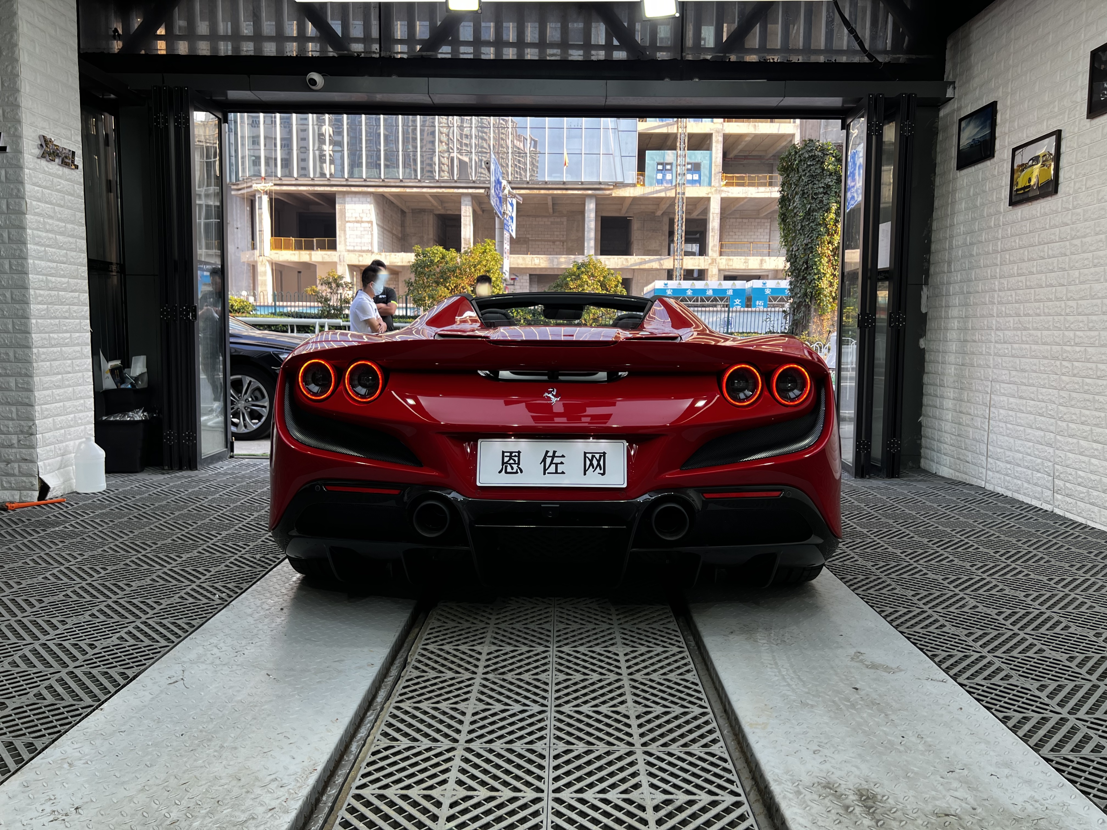 法拉利f8敞篷版落地顶配,法拉利f8敞篷版和硬顶版选择