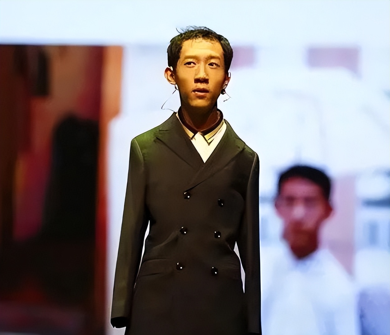 无臂男孩彭超高考,四川无臂青年彭超是哪个高中的