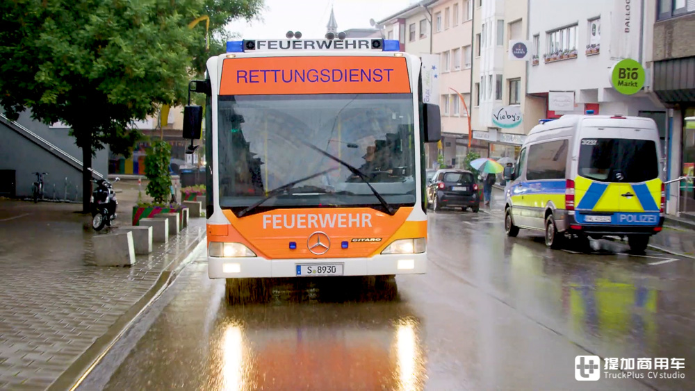 由12米奔驰Citaro公交改装，这么大的救护车，到底有何专业用途？