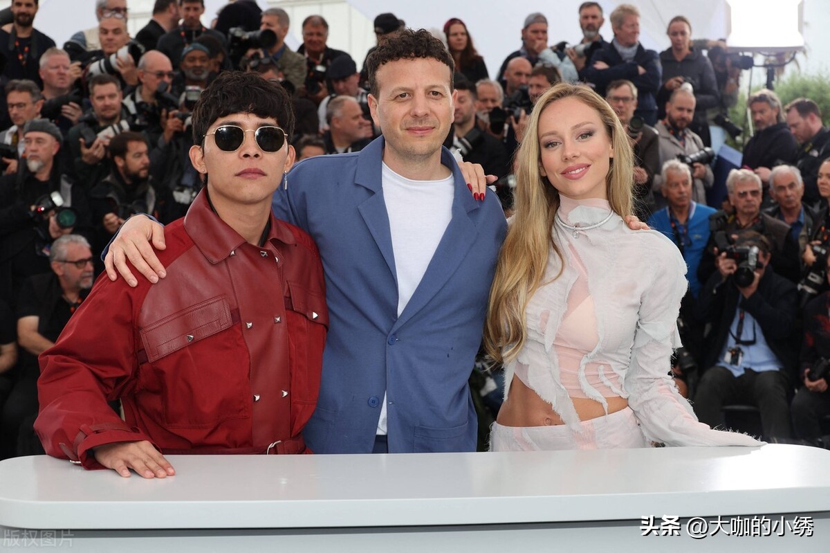 西班牙女星穿半身裙直播,西班牙女郎穿的裙子