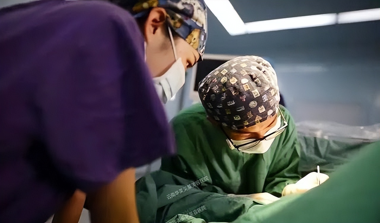 中国变性人造美女：申小勇整容后改名换姓渴望婚姻，后来如何