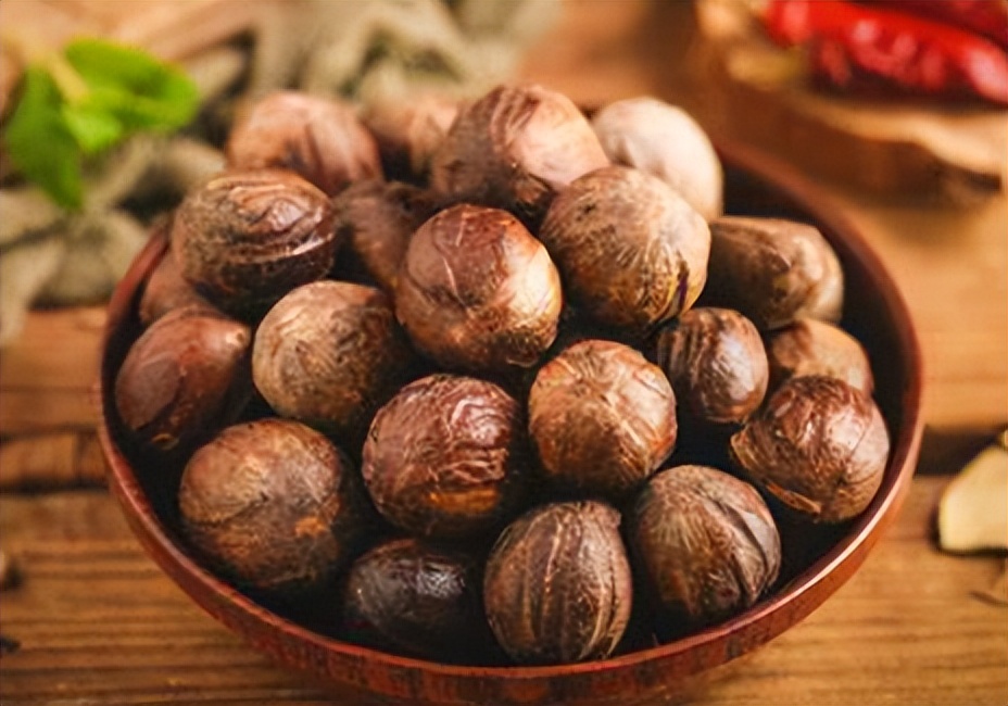 圆果化香有何化学成分？其活性分析有何成果？