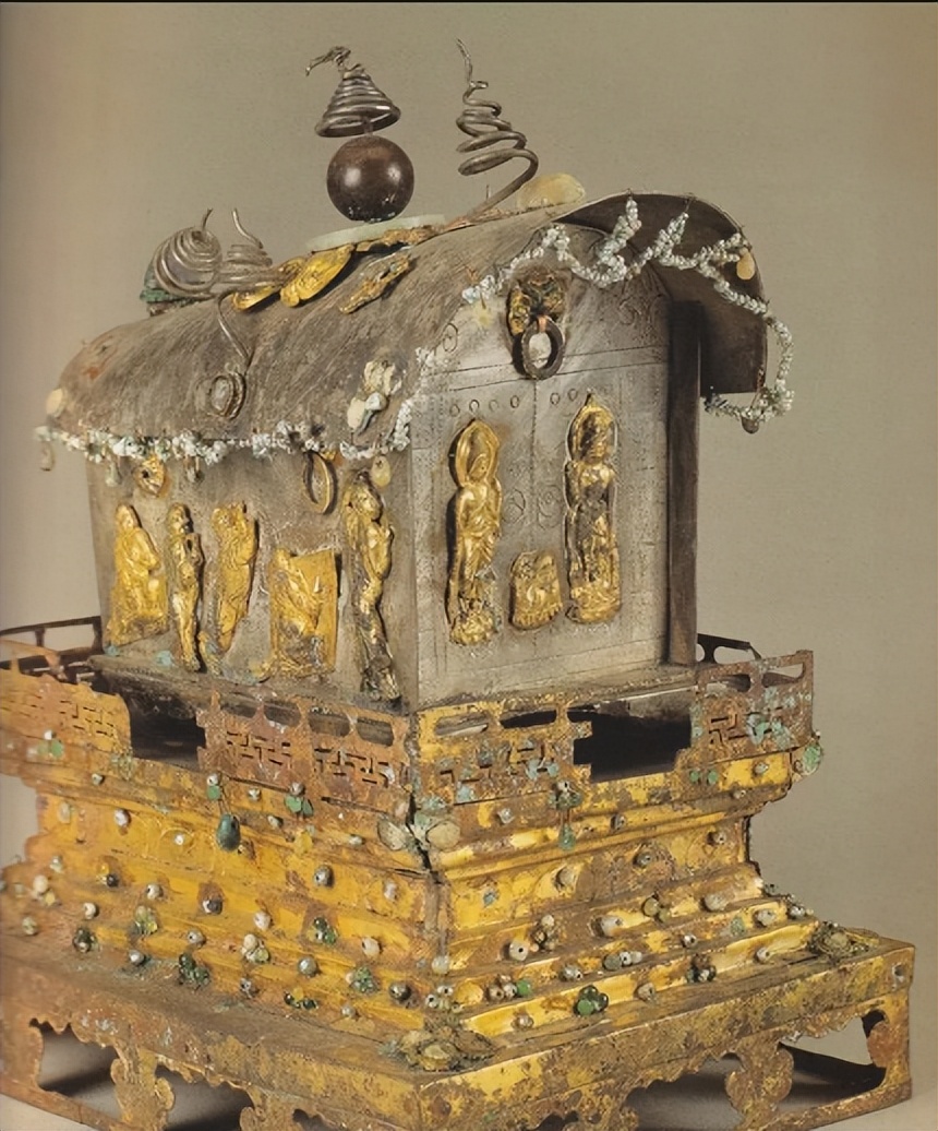 挖出来的古墓藏品都去哪了,不解之谜古墓挖掘真实记录