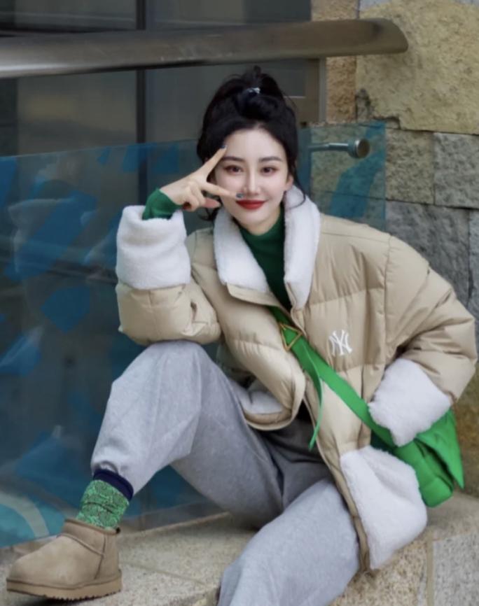 羽绒服怎么穿又好看又简单,羽绒服怎么穿才有高级感