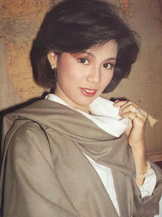 杨颖凸嘴分析,显老显凶嘴凸