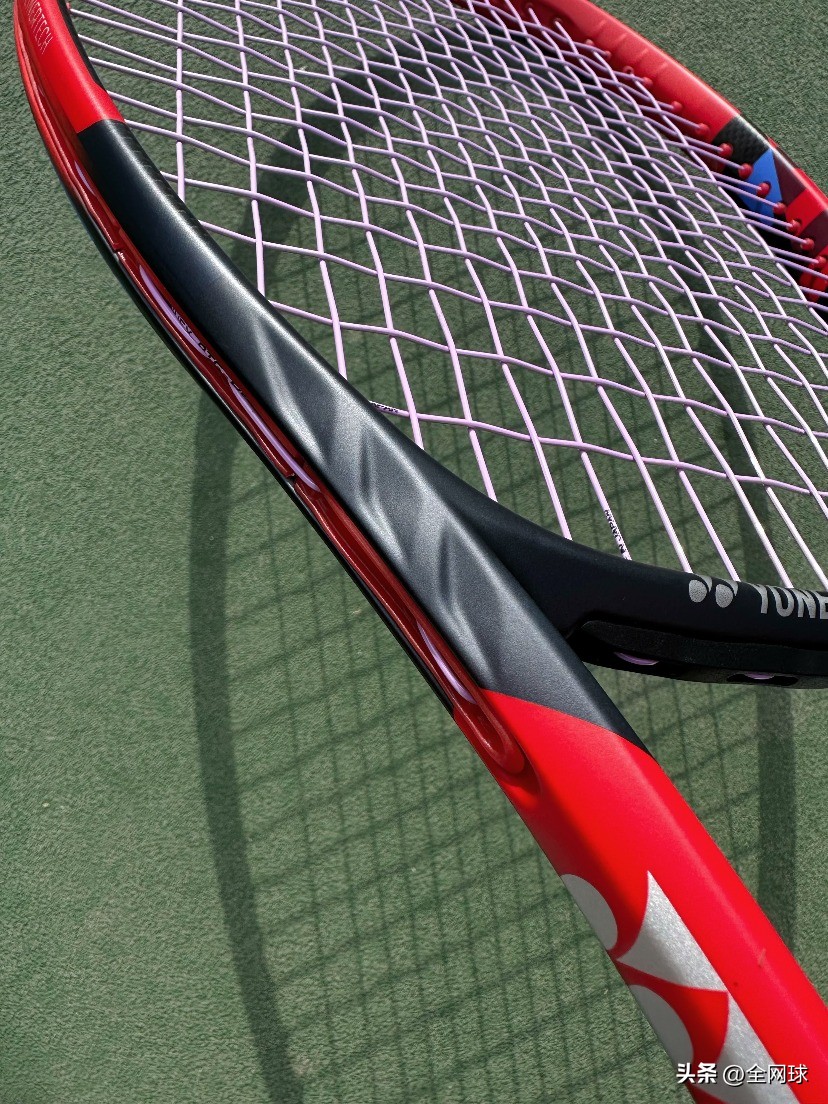 yonex2021新拍评测,旋转的艺术羽毛球