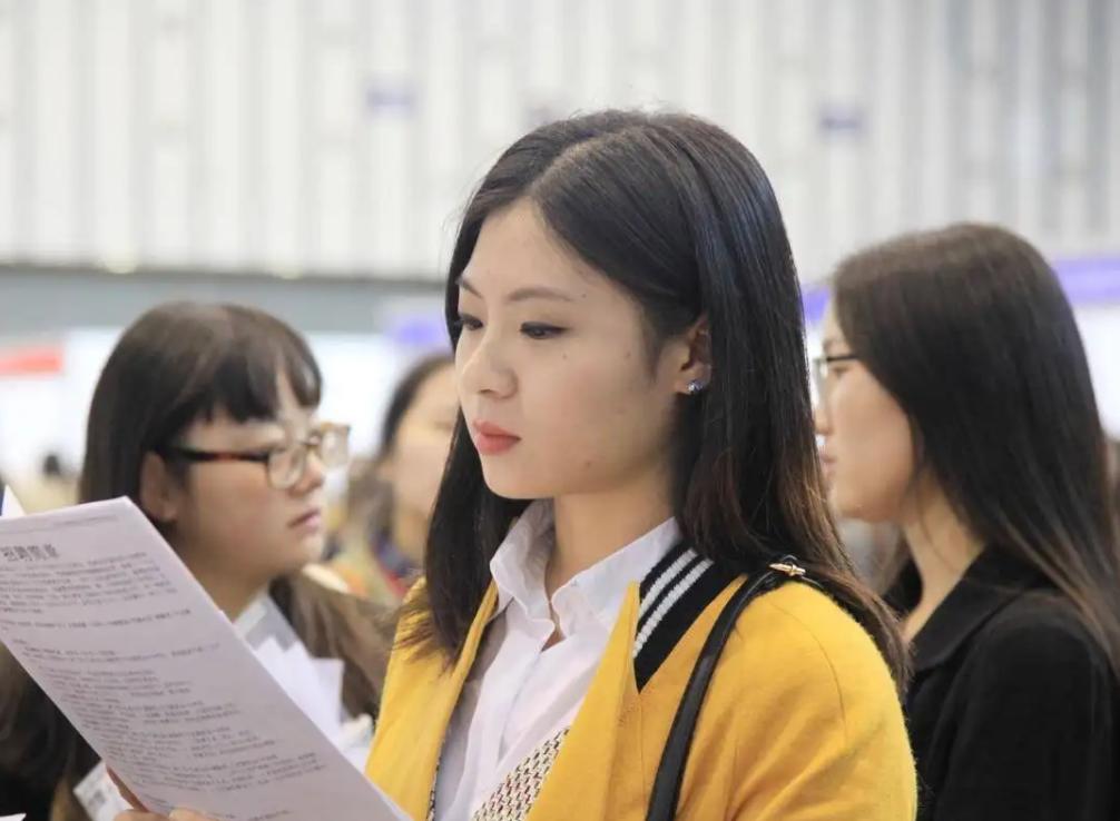 公务员上岸后会有什么好的待遇,公务员与事业单位的待遇对比