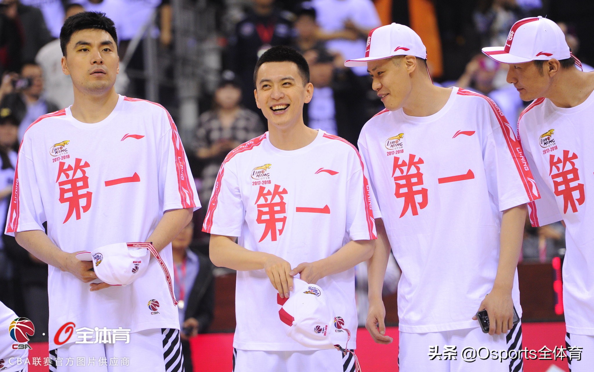 cba教练杨鸣为啥不能站起来,cba儒雅教练杨鸣名场面