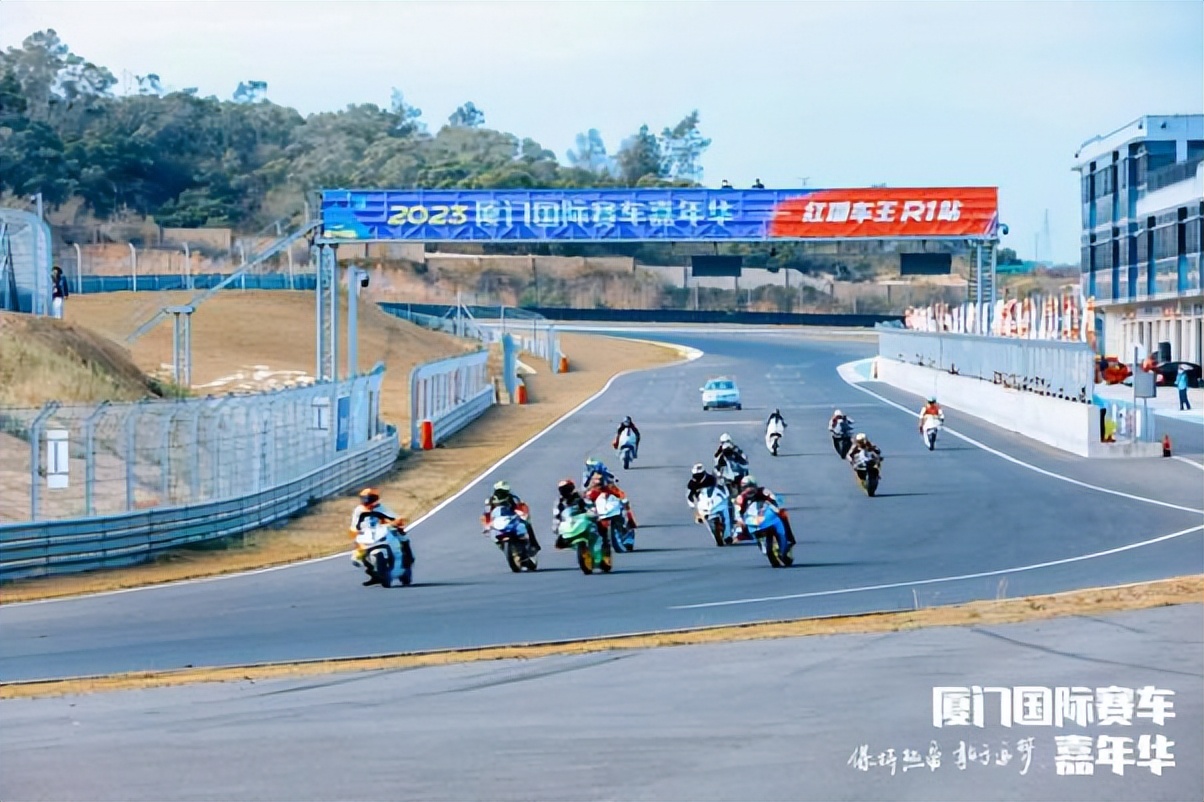 极速对决,点燃冬日!2023厦门国际赛车嘉年华圆满收官