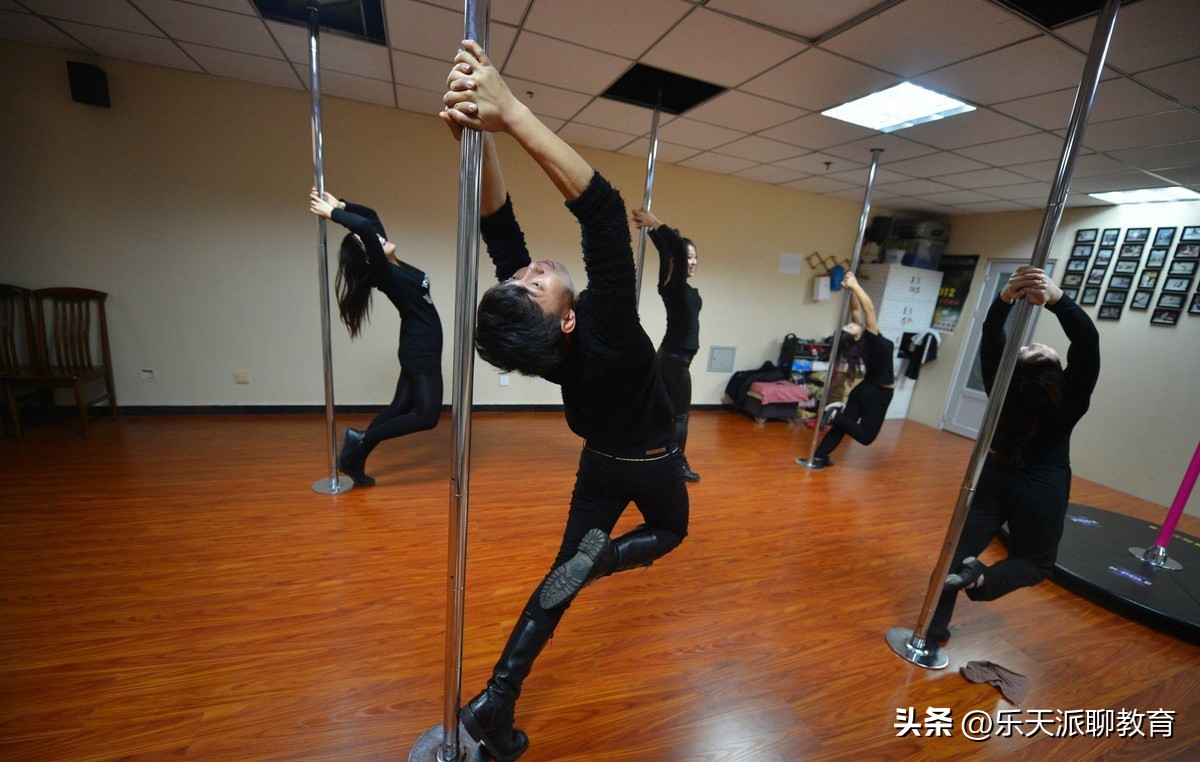 校运会开幕式舞蹈初中女团舞英文,高校运动会开幕式男生跳女团舞