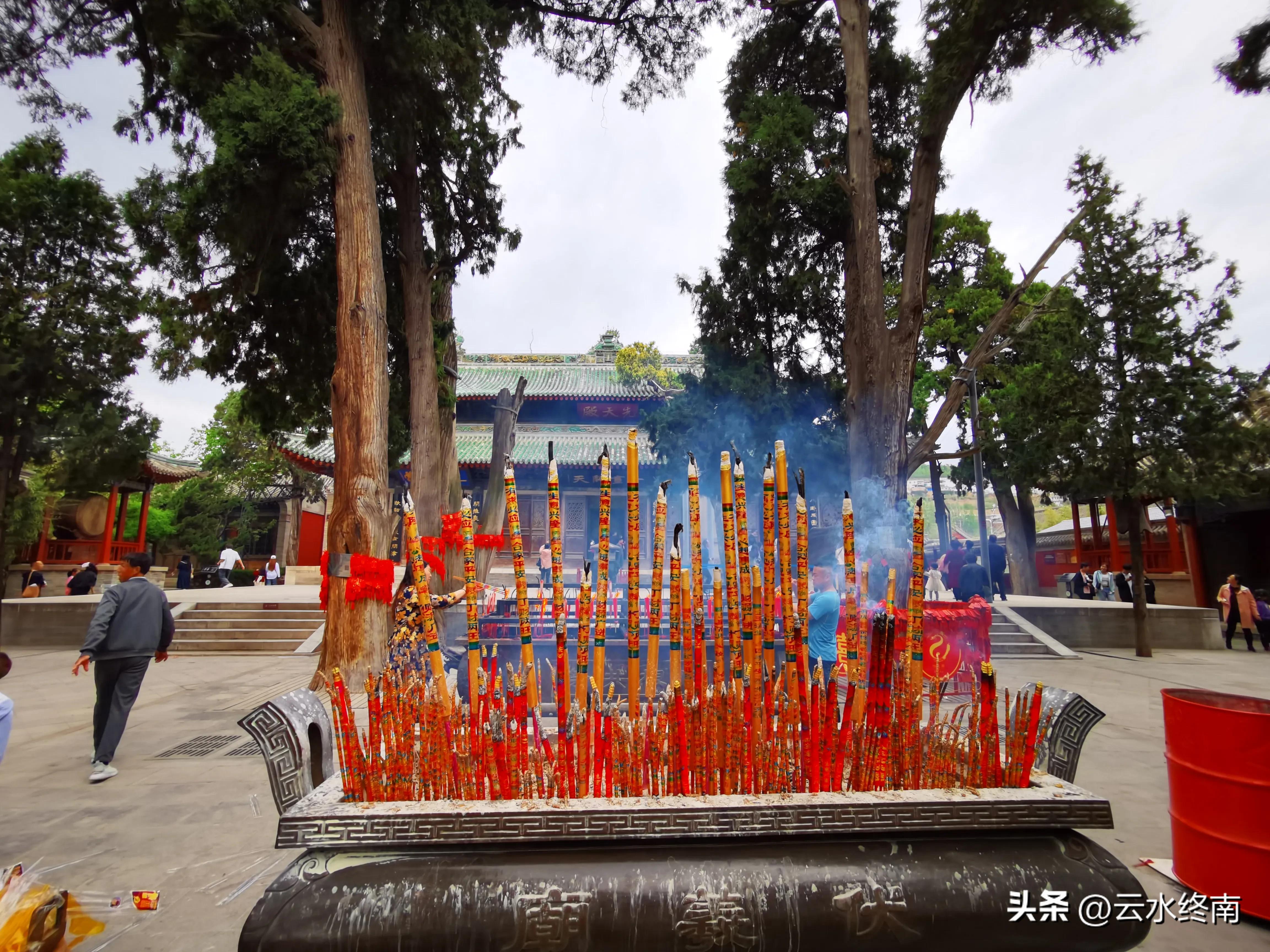 伏羲庙在市区吗,伏羲像伏羲庙