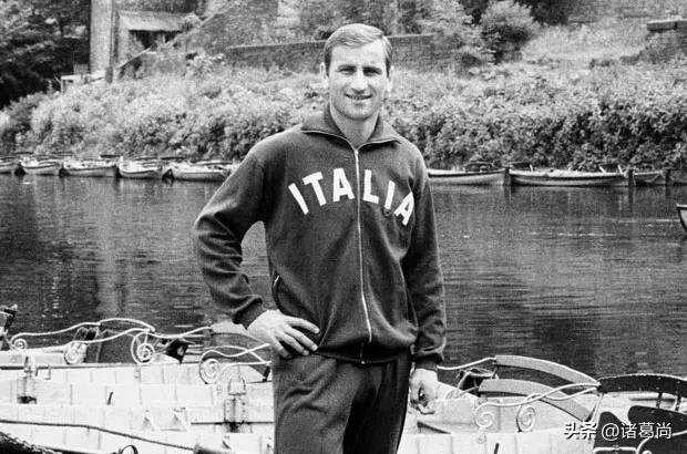 曾经的男模军团，意大利世界杯球服变革