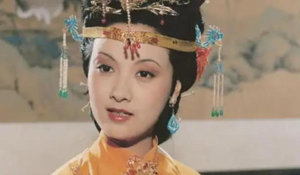 秦可卿每天都要换衣服吗,秦可卿生病是哪一回