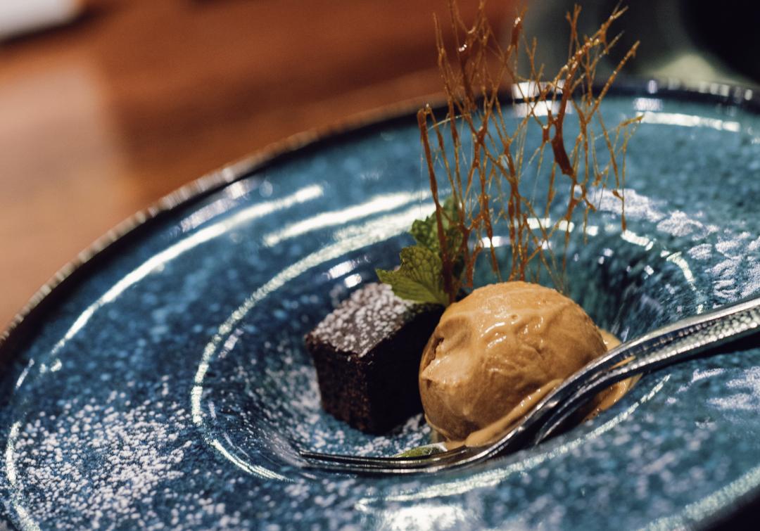配备一星米其林黑珍珠餐厅,比米其林黑珍珠高端的餐厅