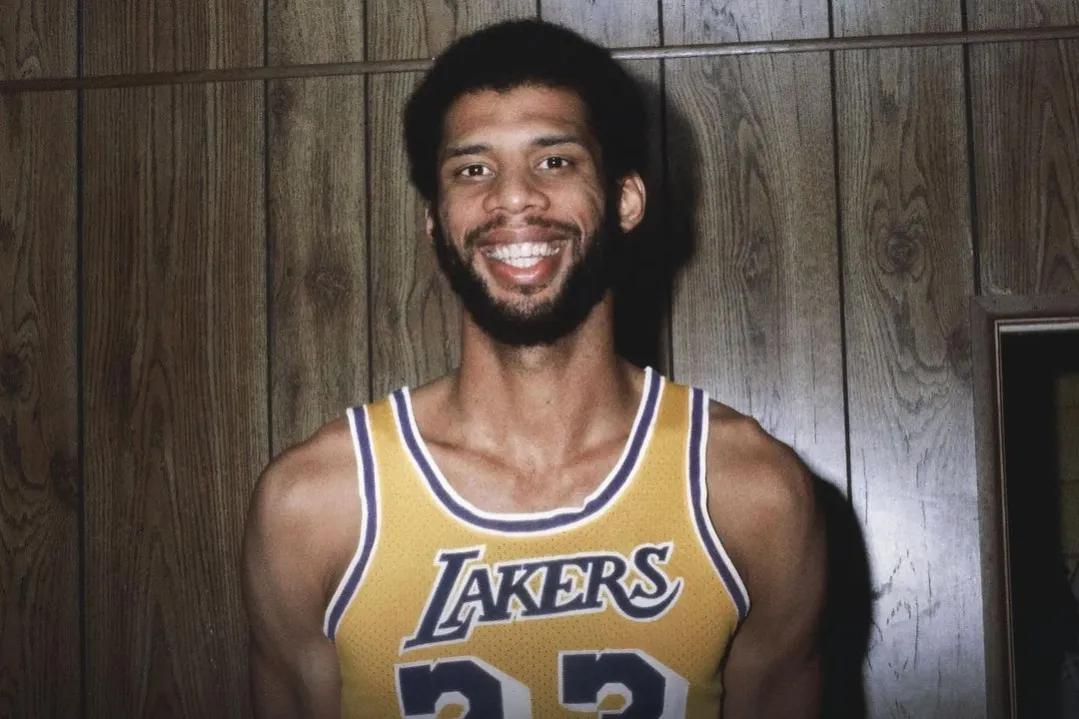 詹姆斯超越贾巴尔纪录视频,詹姆斯超越贾巴尔总得分的照片