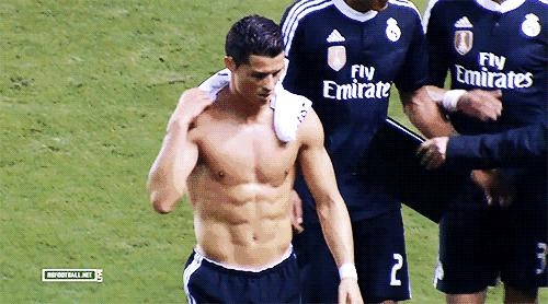 球场上奔跑的美好肉体,让女球迷疯狂的10大足球帅哥盘点,慎点哦