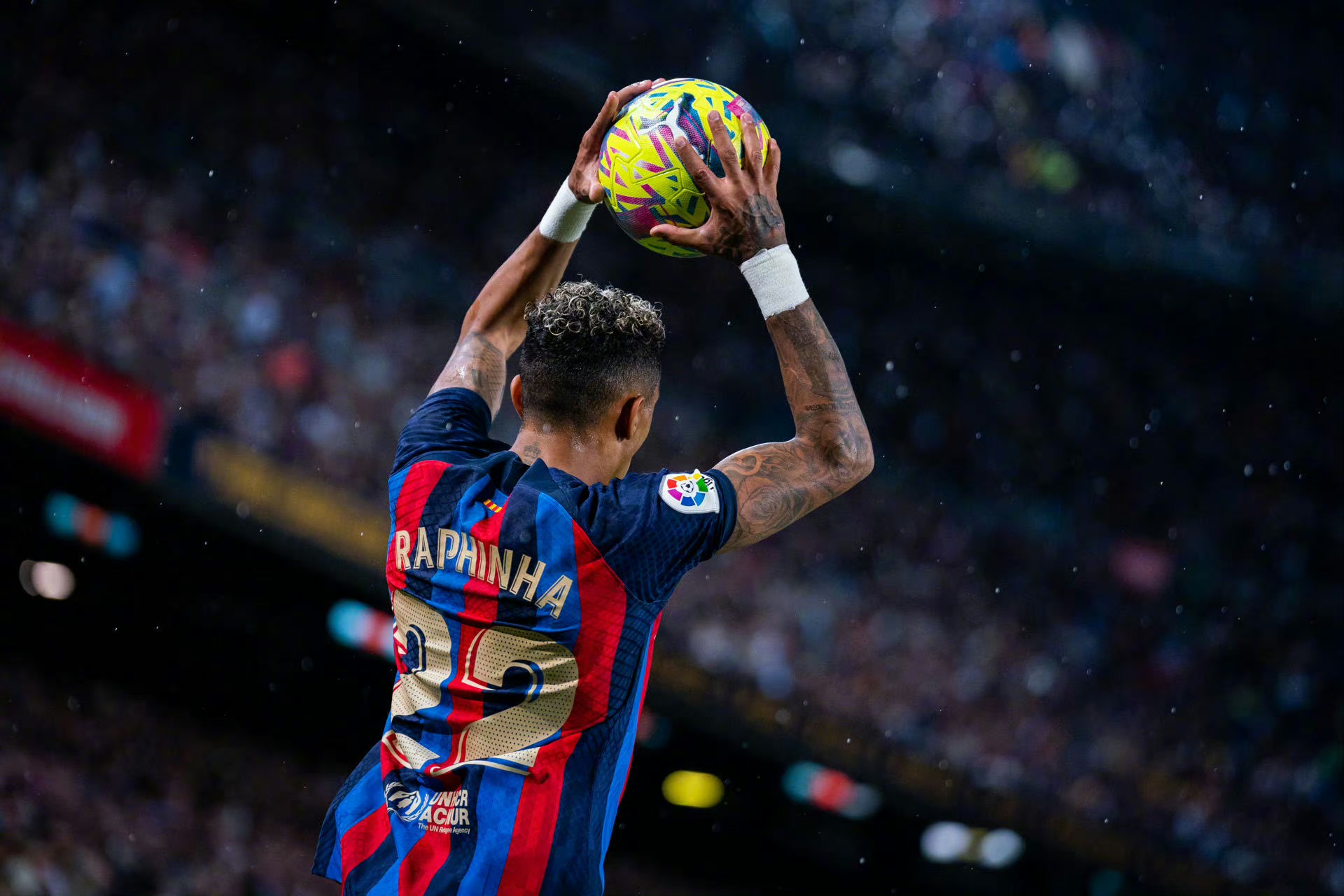 足球十大难破的纪录莱万9分钟5球,巴萨4-0皇马全场