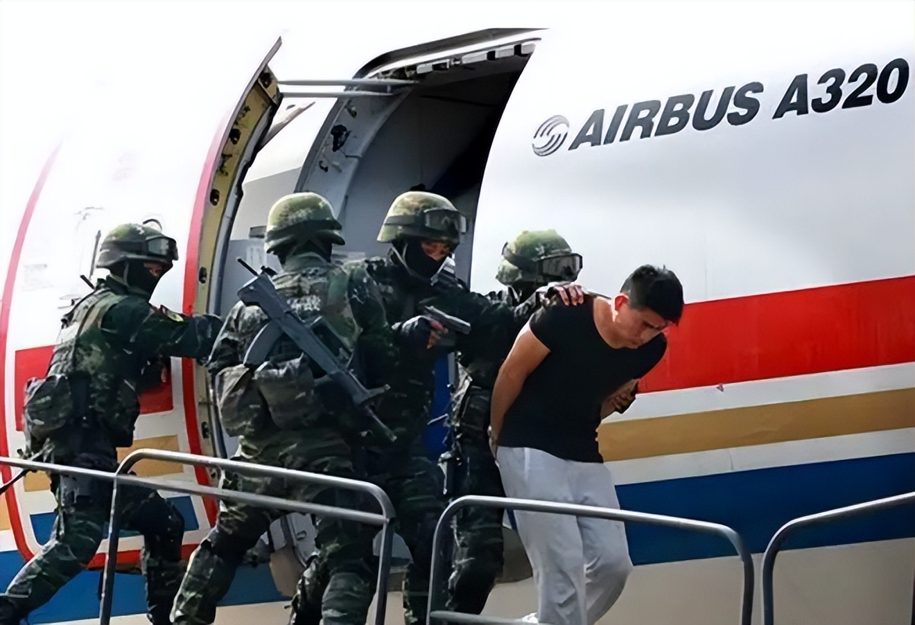 天津航班劫机事件空姐,天津航空劫持飞机事件新闻