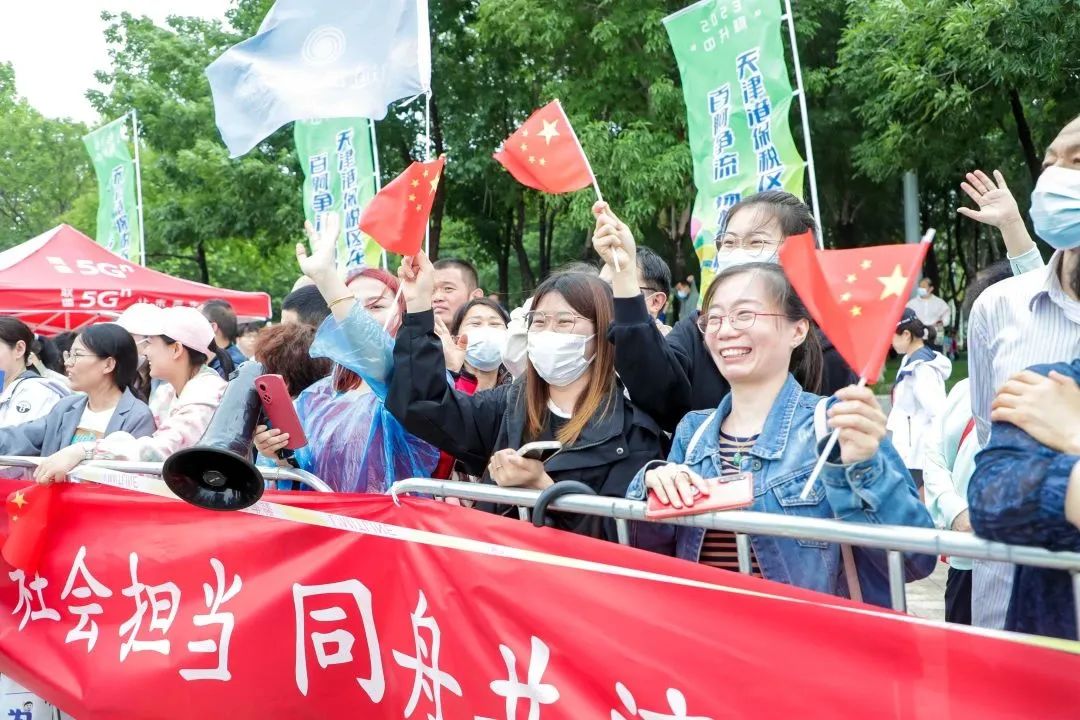 百舸争流竞扬帆不负众望勇夺魁,百舸争流龙舟竞渡