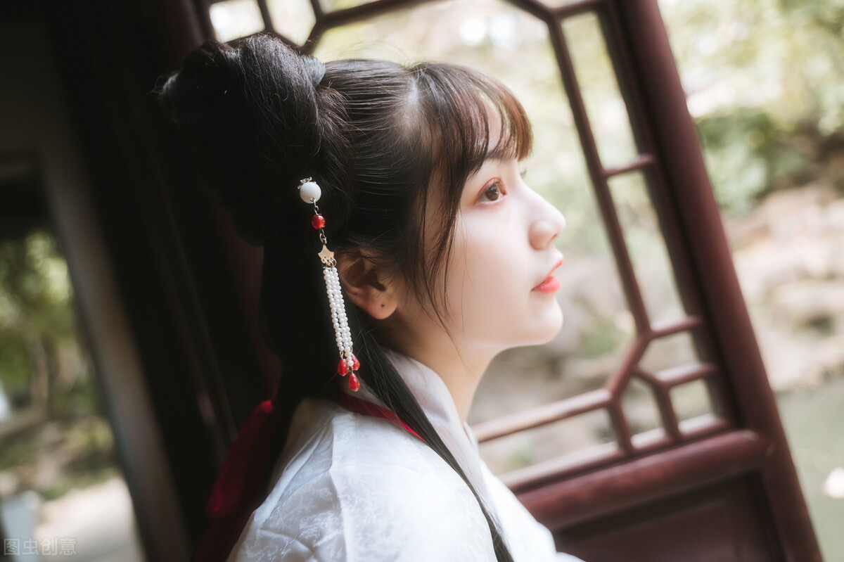 故事：她是不受宠的庶女，被尊贵皇子求娶，大婚当天新娘却换了人