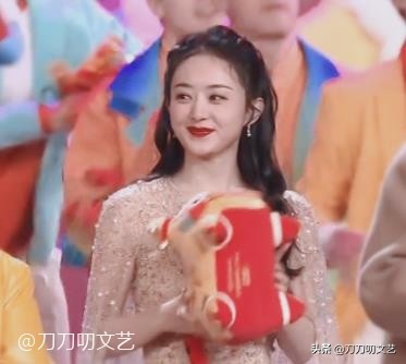 春晚首秀,春晚马凡舒绿裙