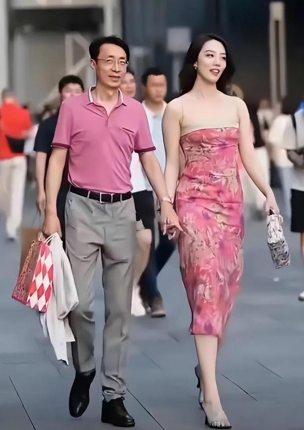 叶璇穿背心直播,叶璇直播穿背心