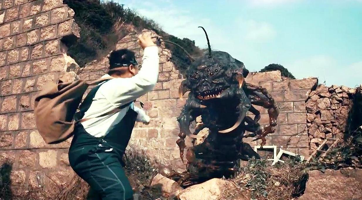 你见过1m长的巨型蜈蚣吗,一只巨型蜈蚣有多大