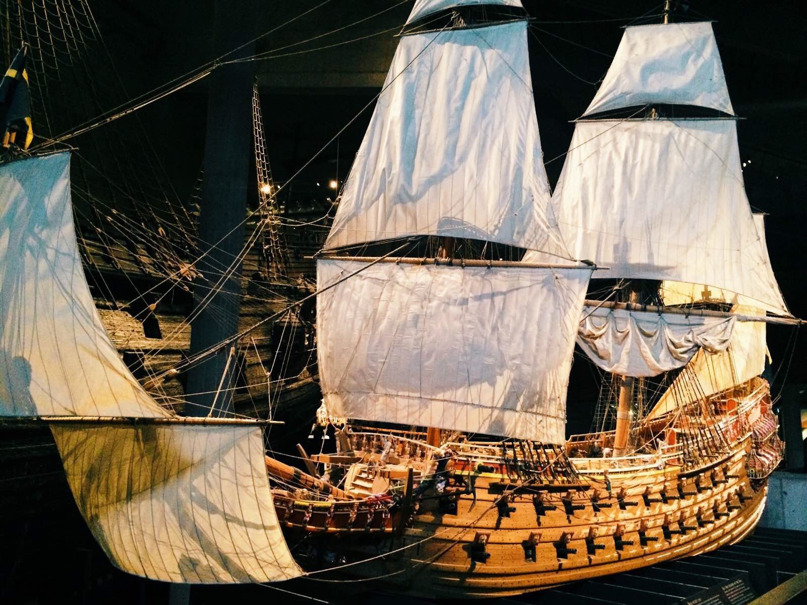 讨论中世纪与现代艏饰像的象征意义，格里芬号被称为最后的海蛇？