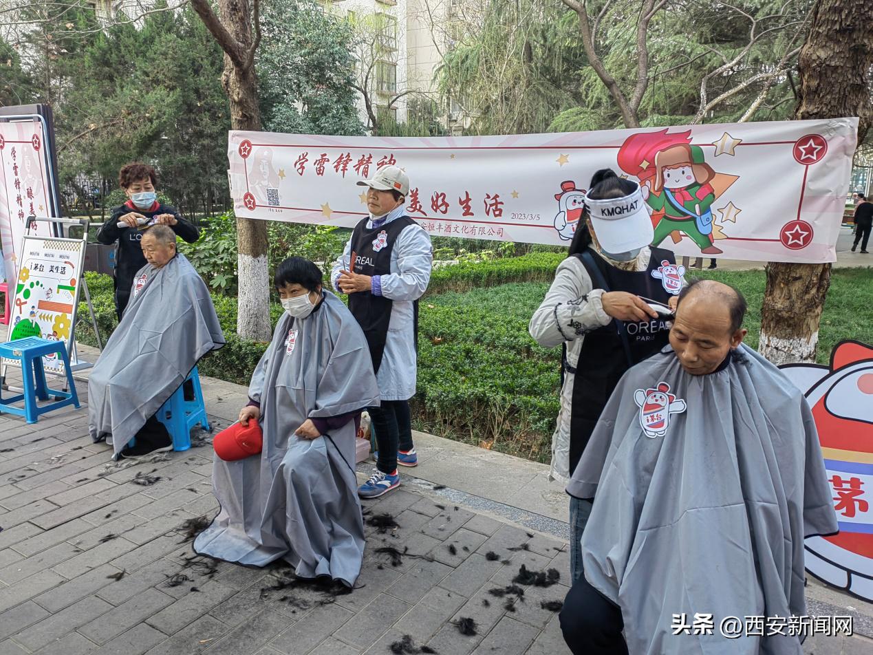 西湖社区开展学雷锋志愿服务活动,践行雷锋精神开展志愿服务活动