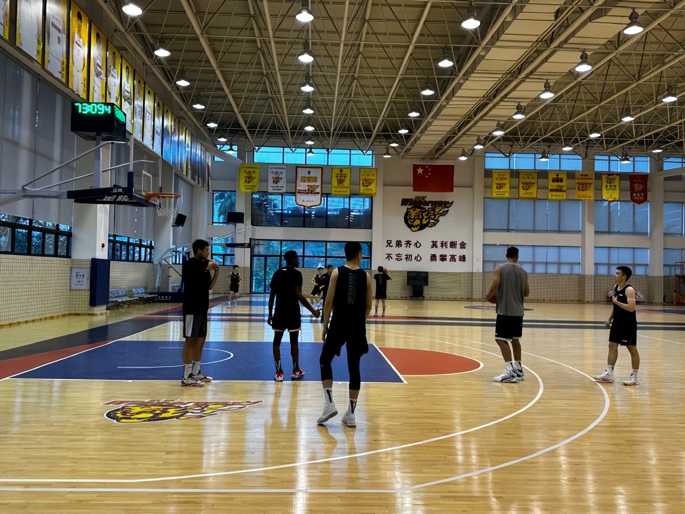 广东狂胜广厦53分,广东宏远青年队60分大胜辽宁队