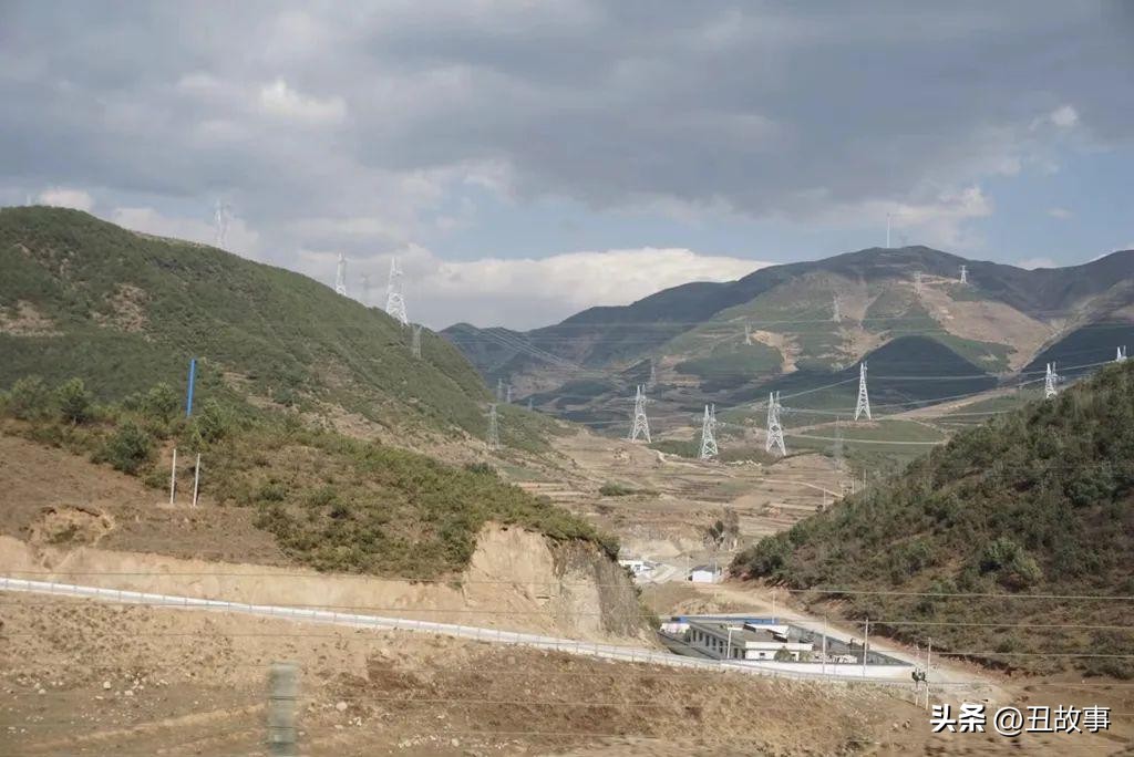 大凉山少年足球队,大凉山彝族足球少年