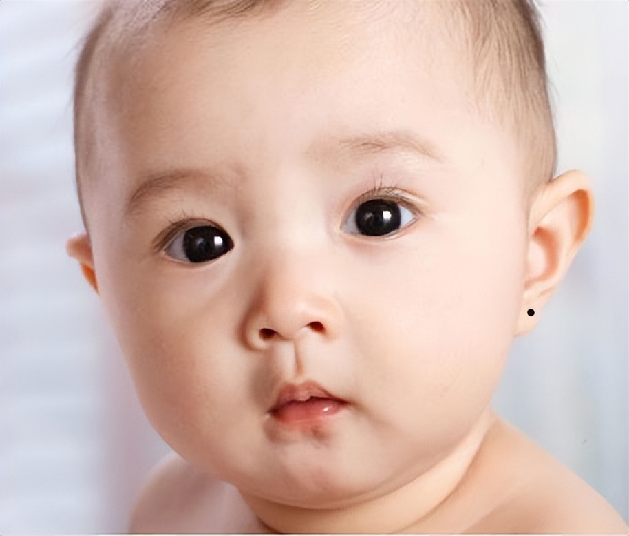 孩子身上好几处痣和妈妈的一样,小孩身上痣多有什么寓意吗