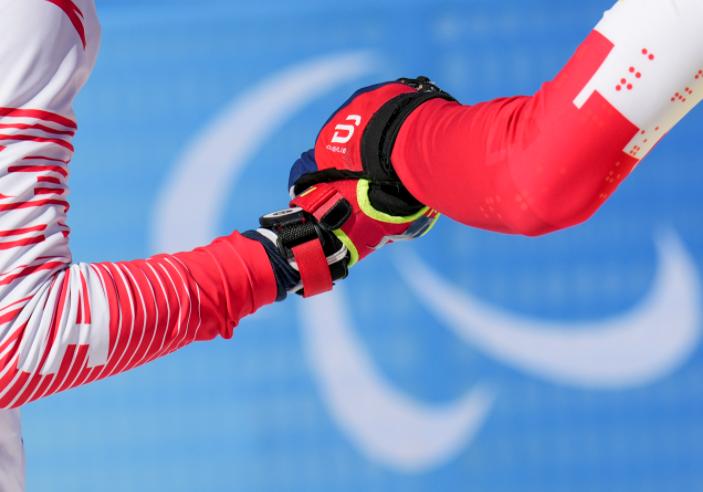 残奥运动员心路历程,为冬残奥运动员们喝彩女声