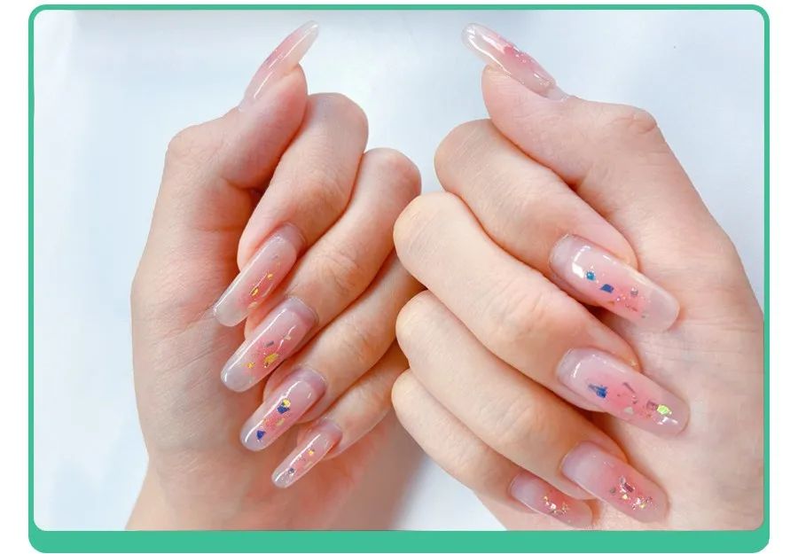 白斑、薄脆、凹陷，娃指甲有异常，不是缺营养，可能暗藏疾病