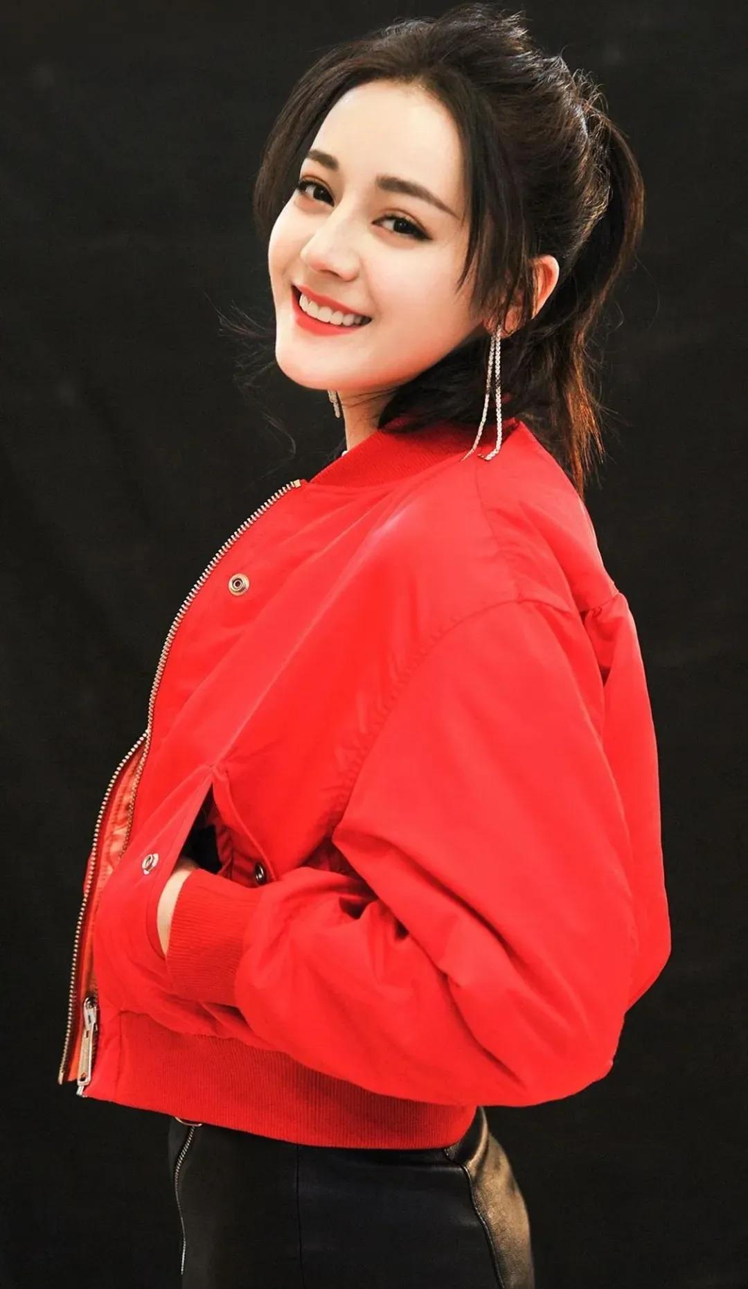 姹紫嫣红霞笼雾，佳酿温馨浅浅歌