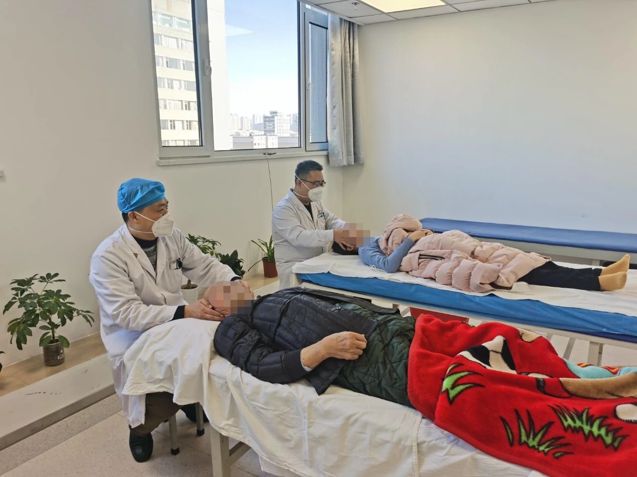 一附属哪个医生针灸治面瘫比较好,中医院针灸科治面瘫谁好