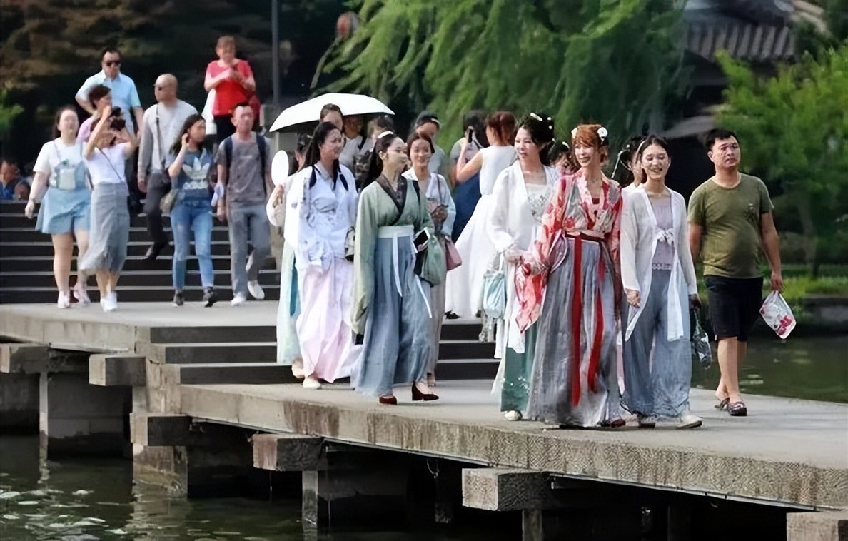 五一消费恢复火爆,五一消费数据超预期