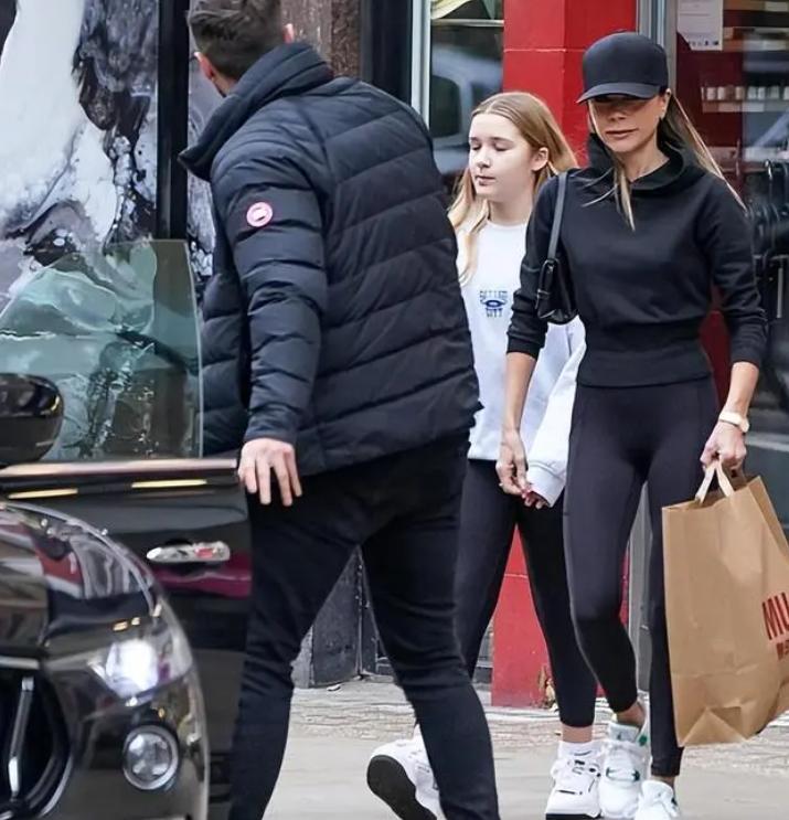 贝克汉姆布鲁克林17岁,贝克汉姆贝小七今年多大了