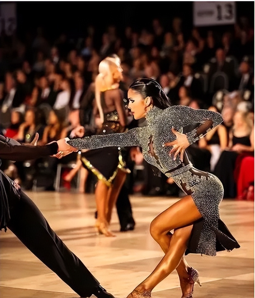 拉丁舞热情与优雅的结合,拉丁舞热情与优雅的完美结合