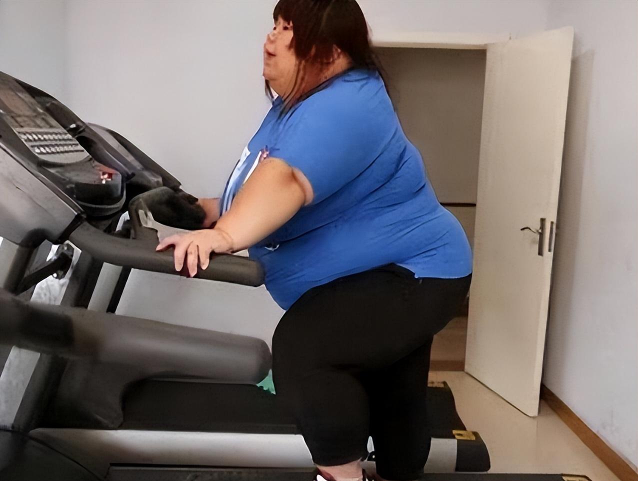 当年校花被丈夫养胖三百多斤,结婚3年校花被丈夫喂胖到332斤