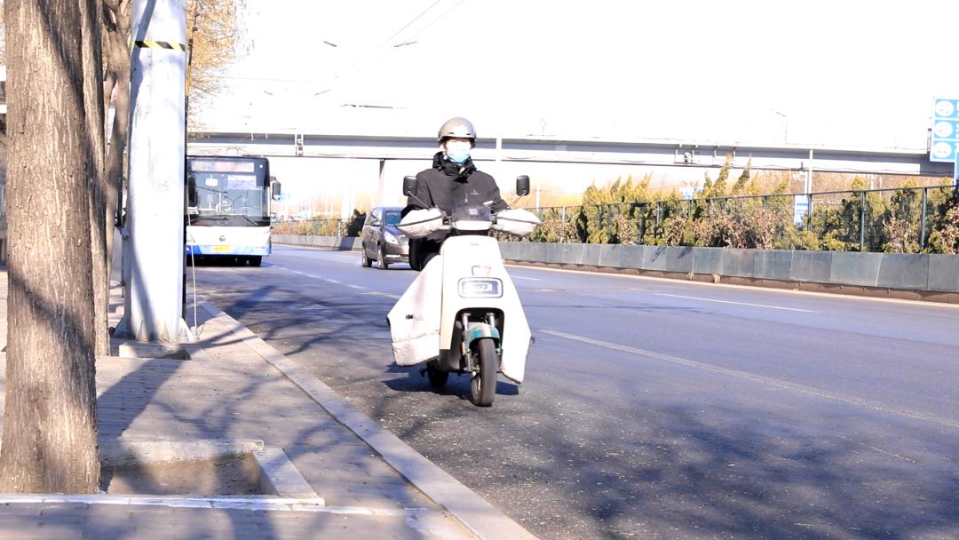 “一秒都不敢耽搁，特别紧张”，记者化身“黄骑士”，体验外卖小哥工作……