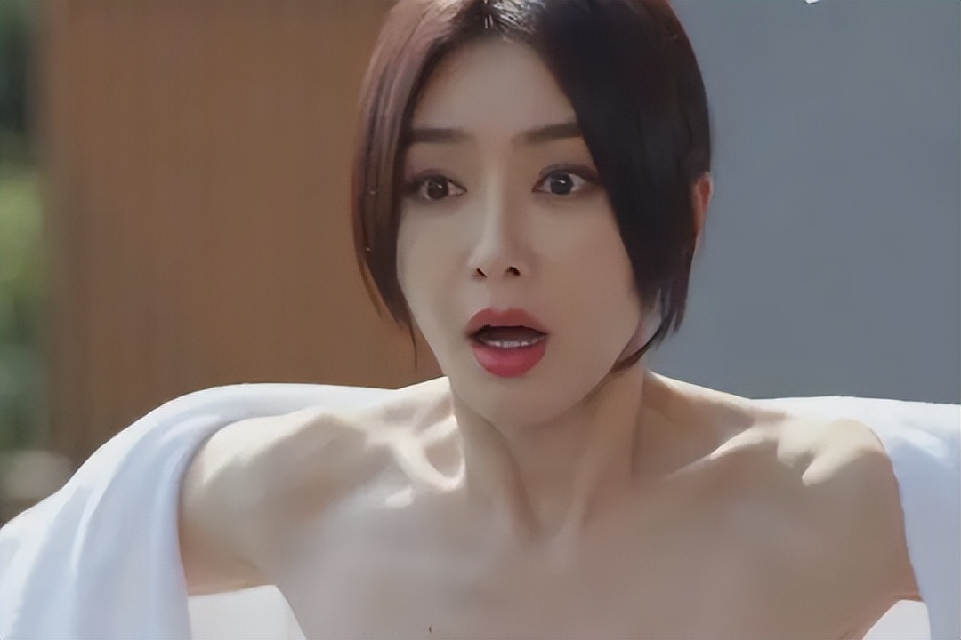 好家伙！开播拿下榜单第1，爱奇艺重磅强推，这剧真的越看越上瘾