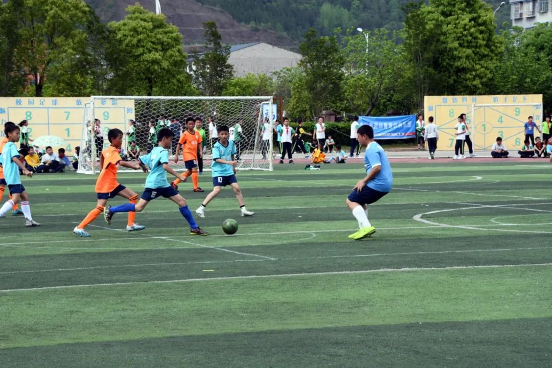 余庆城关一小学校,余庆县一年级小学生