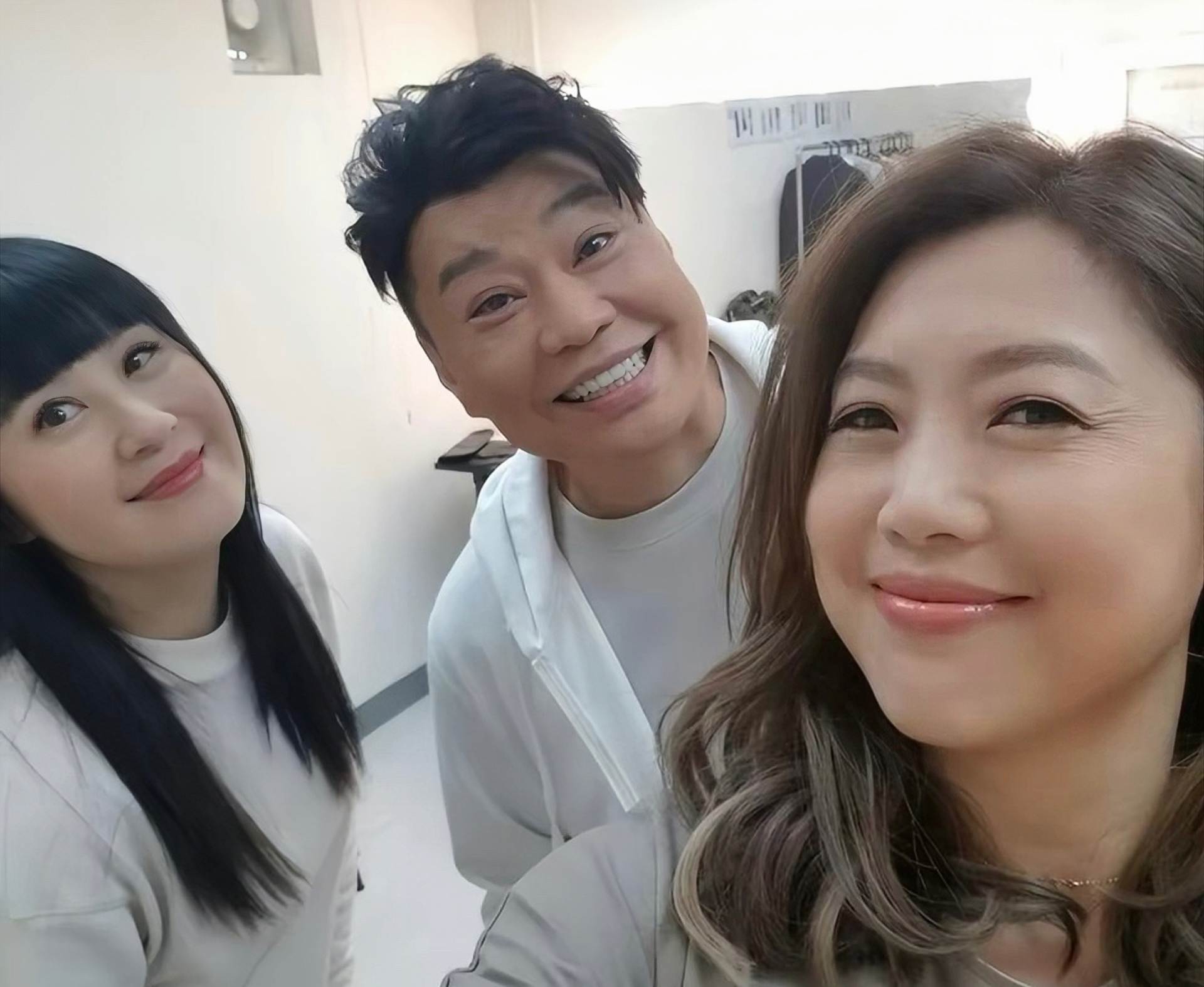 棣欐腐鐢锋槦鎭嬫儏鏇濆厜,棣欐腐鍦堝濂冲弸