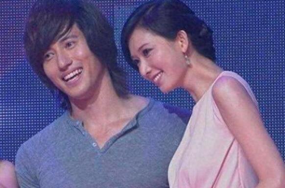 48岁林志玲高龄产子首露面,林志玲小腹微凸疑造人成功