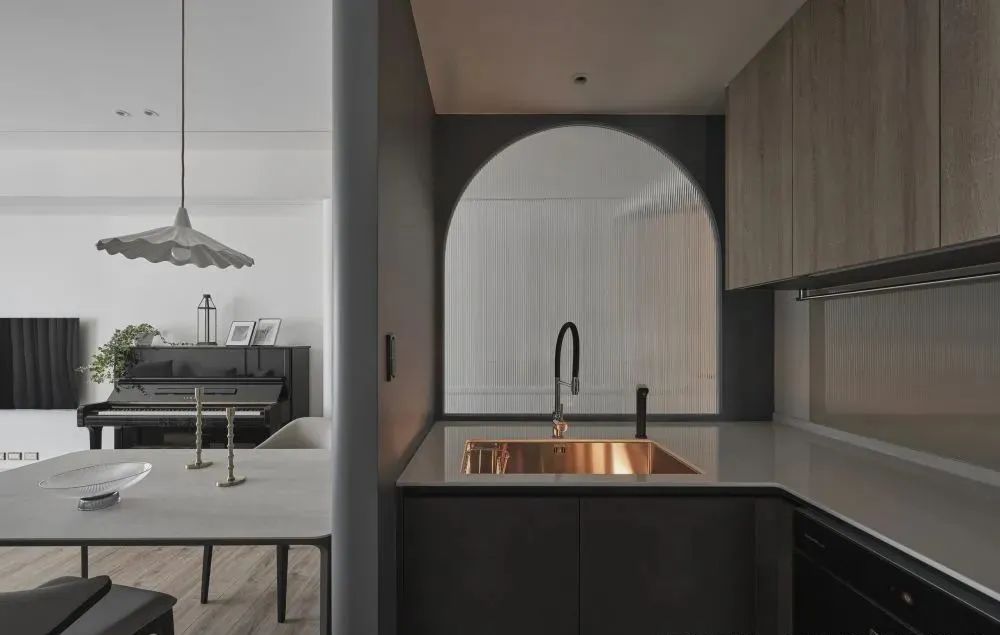 屋子太暗不想开灯怎么引进阳光,室内黑采光不好怎么办