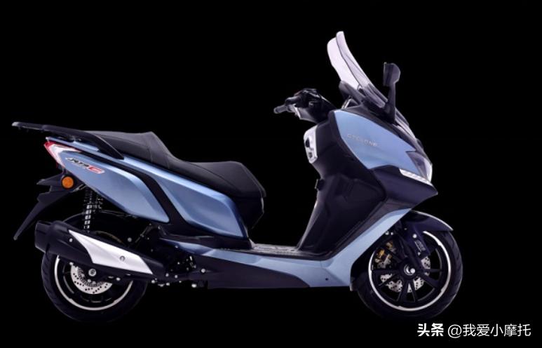 无极250gt和赛科龙2024款rt3探索版,阿普利亚srmax250与赛科龙rt3